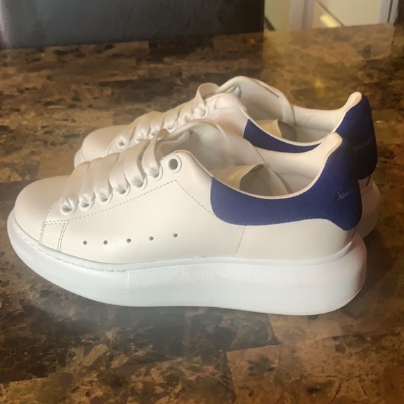 Alexander McQueen - Picture 4 of 9